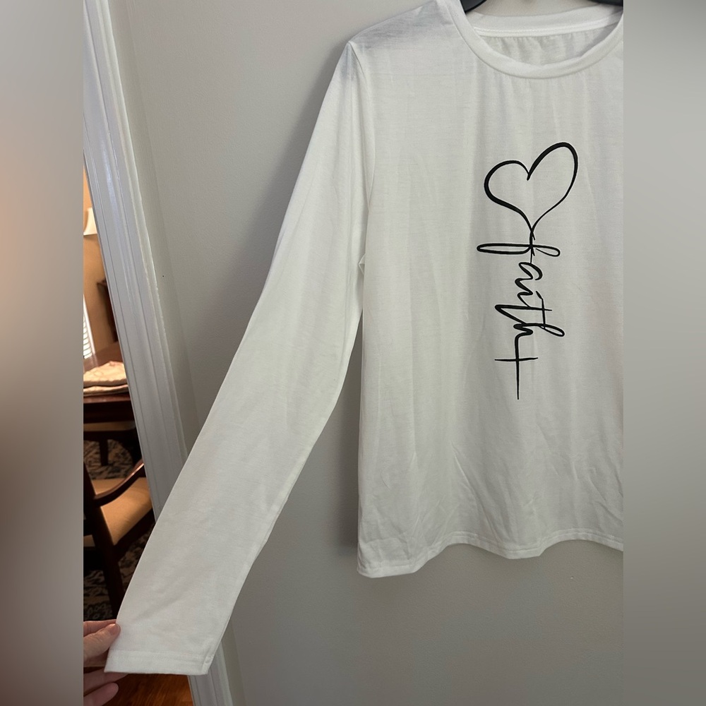 Faith Graphic Long Sleeve Tee Medium White NWOT - Picture 4 of 6